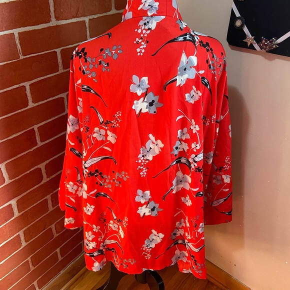 Red floral kimono robe - Picture 2 of 3